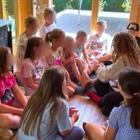 Spannende Geschichten von Geschichtenerzähler Zausel beim Geburtstag