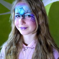 Halloween Spinnenmakeup Schminkerin finden OWL